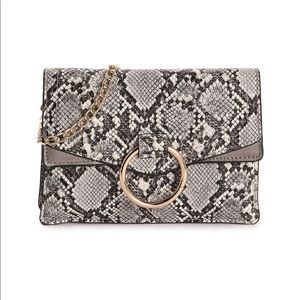 Super cute Snakeskin Purse !!